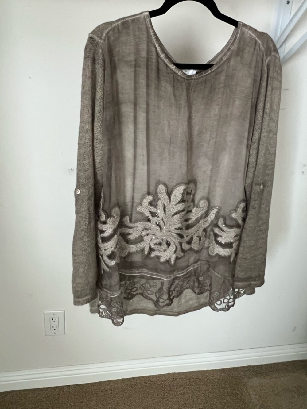 Belle FranceTaupe kaki Embroidered Long-Sleeve Tunic Top